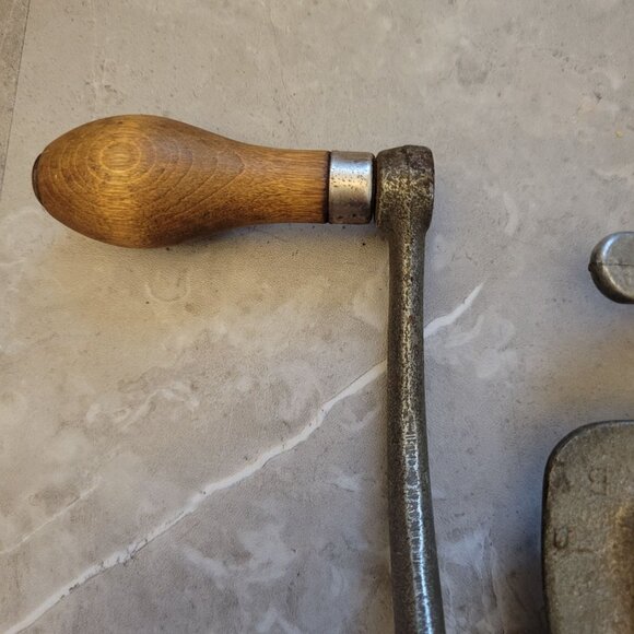 Vintage Universal Meat Grinder Hand Crank Cast Iron & Wood Handle - Picture 8 of 8